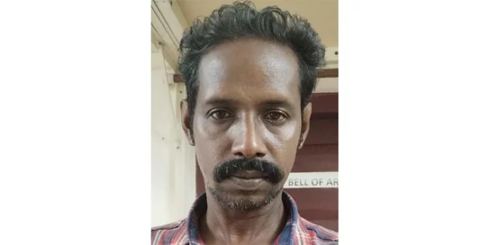 ഫോണിൽ അശ്ലീലദൃശ്യങ്ങൾ കാട്ടിയശേഷം ലൈംഗികാതിക്രമം : പോക്സോ കേസിൽ അറസ്റ്റിൽ ഫോണിൽ അശ്ലീലദൃശ്യങ്ങൾ കാട്ടിയശേഷം ലൈംഗികാതിക്രമം : പോക്സോ കേസിൽ അറസ്റ്റിൽ