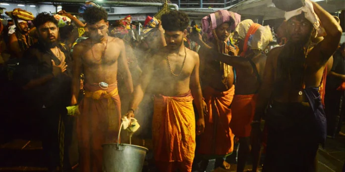 പകര്ച്ചവ്യാധി പ്രതിരോധം ; സന്നിധാനത്ത് ഫോഗിംഗ് നടത്തി പകര്ച്ചവ്യാധി പ്രതിരോധം ; സന്നിധാനത്ത് ഫോഗിംഗ് നടത്തി