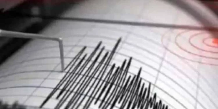 ഡല്ഹിയില് ശക്തമായ ഭൂചലനം ; തുടര്ച്ചയായ ഭൂചലനമുണ്ടായത് രണ്ട് മിനിറ്റ് ഇടവേളകളില് ഡല്ഹിയില് ശക്തമായ ഭൂചലനം ; തുടര്ച്ചയായ ഭൂചലനമുണ്ടായത് രണ്ട് മിനിറ്റ് ഇടവേളകളില്