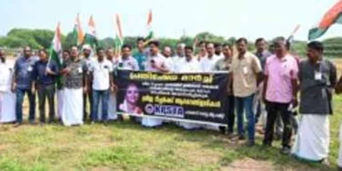അധ്യാപികയുടെ ആത്മഹത്യ : കെ പി എസ് ടി എ പാലക്കാട് റവന്യൂ ജില്ലാ കമ്മിറ്റി പ്രതിഷേധിച്ചു അധ്യാപികയുടെ ആത്മഹത്യ : കെ പി എസ് ടി എ പാലക്കാട് റവന്യൂ ജില്ലാ കമ്മിറ്റി പ്രതിഷേധിച്ചു