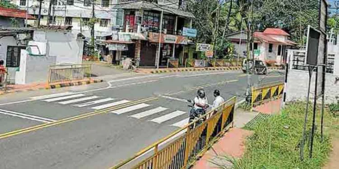 റോഡ് വികസിപ്പിച്ചിട്ടും സുരക്ഷാ സംവിധാനങ്ങളില്ലാതെ താലൂക്ക് ആസ്ഥാനം റോഡ് വികസിപ്പിച്ചിട്ടും സുരക്ഷാ സംവിധാനങ്ങളില്ലാതെ താലൂക്ക് ആസ്ഥാനം