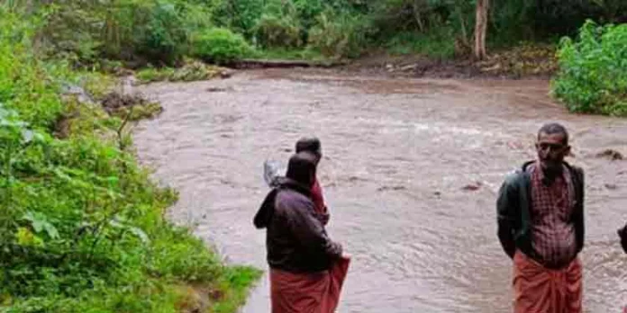 ഒഴുക്കിൽപ്പെട്ട് യുവാവിനെ കാണാതായി ഒഴുക്കിൽപ്പെട്ട് യുവാവിനെ കാണാതായി