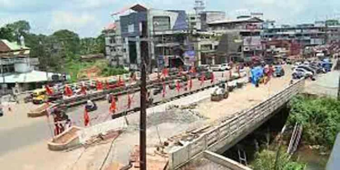 ശബരിമല തീർഥാടനം തുടങ്ങിയിട്ടും ഇരട്ടപ്പാലം ഇതുവരെ വരെ തുറന്നു നൽകിയില്ല ശബരിമല തീർഥാടനം തുടങ്ങിയിട്ടും ഇരട്ടപ്പാലം ഇതുവരെ വരെ തുറന്നു നൽകിയില്ല