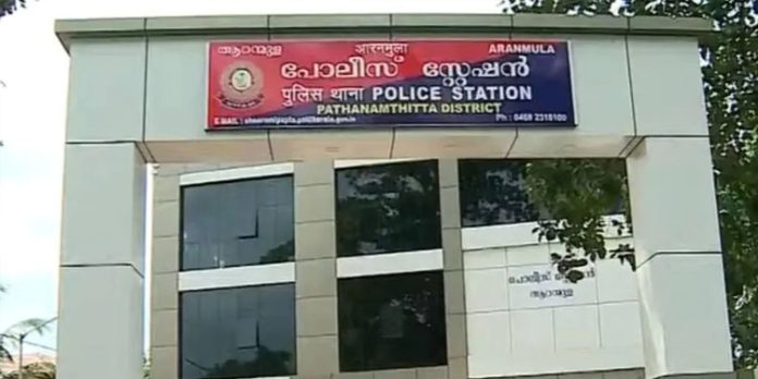 ആറന്മുളയിൽ 16 വയസ്സുകാരി അഞ്ചുമാസം ഗർഭിണി : 17കാരൻ കസ്റ്റഡിയിൽ ആറന്മുളയിൽ 16 വയസ്സുകാരി അഞ്ചുമാസം ഗർഭിണി : 17കാരൻ കസ്റ്റഡിയിൽ