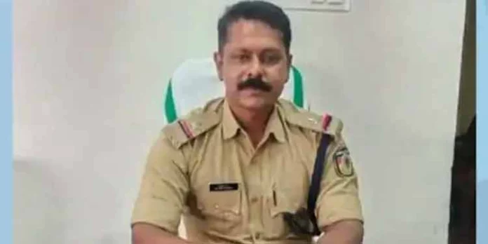 പോക്സോ കേസ് അതിജീവിതയെ പീഡിപ്പിക്കാൻ ശ്രമിച്ച പോലീസുകാരനെ പിടികൂടാനായില്ല പോക്സോ കേസ് അതിജീവിതയെ പീഡിപ്പിക്കാൻ ശ്രമിച്ച പോലീസുകാരനെ പിടികൂടാനായില്ല
