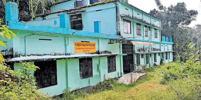 ഉദ്ഘാടനം കഴിഞ്ഞിട്ട് 2 വര്ഷം കഴിയുന്നു ; ഇനിയും തുറന്നു പ്രവര്ത്തിക്കാതെ ഗവണ്മെന്റ് ആയുര്വേദ ആശുപത്രി ഉദ്ഘാടനം കഴിഞ്ഞിട്ട് 2 വര്ഷം കഴിയുന്നു ; ഇനിയും തുറന്നു പ്രവര്ത്തിക്കാതെ ഗവണ്മെന്റ് ആയുര്വേദ ആശുപത്രി