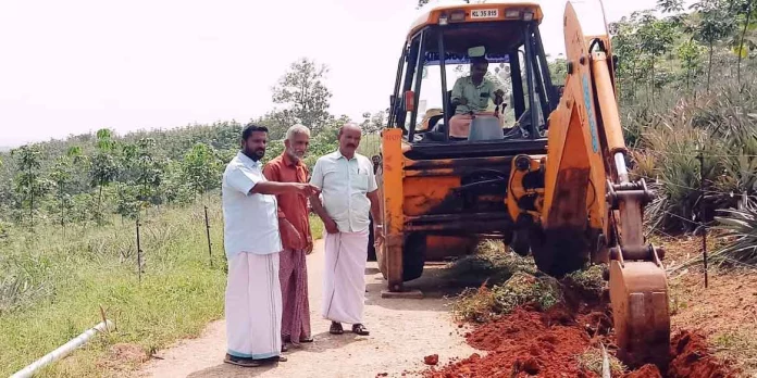 കുടിവെള്ള ക്ഷാമം : മിച്ചഭൂമിയിൽ പൈപ്പ് ലൈൻ സ്ഥാപിച്ച് തുടങ്ങി കുടിവെള്ള ക്ഷാമം : മിച്ചഭൂമിയിൽ പൈപ്പ് ലൈൻ സ്ഥാപിച്ച് തുടങ്ങി