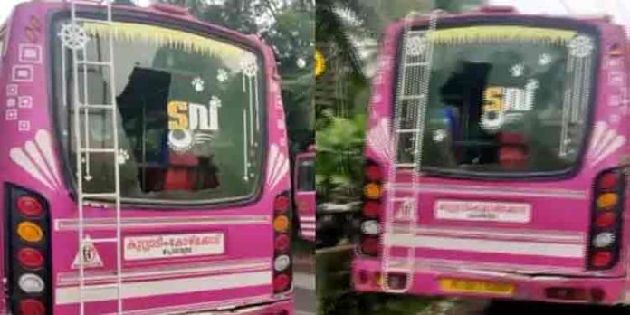 മിന്നല് പണിമുടക്ക് ; സ്വകാര്യ ബസിന് നേരെ ആക്രമണം മിന്നല് പണിമുടക്ക് ; സ്വകാര്യ ബസിന് നേരെ ആക്രമണം