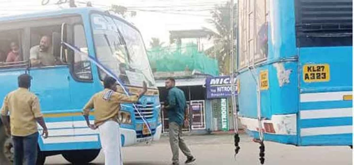 സ്വകാര്യബസുകളുടെ മത്സരയോട്ടം ; ഒടുവില് സംഘർഷം സ്വകാര്യബസുകളുടെ മത്സരയോട്ടം ; ഒടുവില് സംഘർഷം