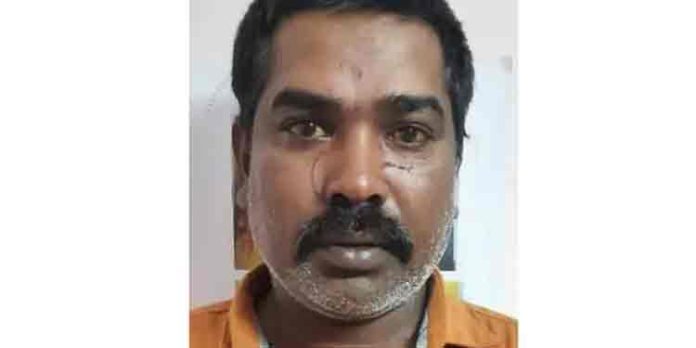 കുടുംബ വഴക്ക് ഒത്ത് തീര്പ്പാക്കാന് എത്തിയ ഭാര്യ പിതാവിനെയും മകനെയും മാരക ആയുധങ്ങള് ഉപയോഗിച്ച് ആക്രമിച്ച യുവാവ് അറസ്റ്റില് കുടുംബ വഴക്ക് ഒത്ത് തീര്പ്പാക്കാന് എത്തിയ ഭാര്യ പിതാവിനെയും മകനെയും മാരക ആയുധങ്ങള് ഉപയോഗിച്ച് ആക്രമിച്ച യുവാവ് അറസ്റ്റില്
