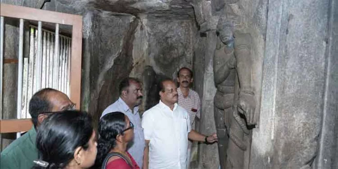തൃക്കക്കുടി ഗുഹാക്ഷേത്രത്തെ സംരക്ഷിക്കും ; തൃക്കക്കുടി പാറയെ വിനോദസഞ്ചാര കേന്ദ്രമാക്കും : മന്ത്രി അഹമ്മദ് ദേവര്കോവില് തൃക്കക്കുടി ഗുഹാക്ഷേത്രത്തെ സംരക്ഷിക്കും ; തൃക്കക്കുടി പാറയെ വിനോദസഞ്ചാര കേന്ദ്രമാക്കും : മന്ത്രി അഹമ്മദ് ദേവര്കോവില്