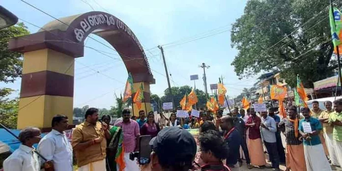 ടെക്നിക്കല് അസിസ്റ്റന്റിനെ പിരിച്ചു വിടാത്തതില് പ്രതിഷേധവുമായി ബിജെപി ടെക്നിക്കല് അസിസ്റ്റന്റിനെ പിരിച്ചു വിടാത്തതില് പ്രതിഷേധവുമായി ബിജെപി