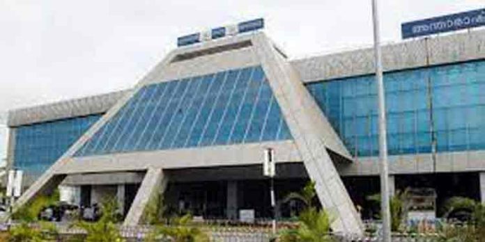 മലദ്വാരത്തിൽ ഒളിപ്പിച്ചു; ഒരു കിലോയിലേറെ സ്വർണ മിശ്രിതം പിടികൂടി മലദ്വാരത്തിൽ ഒളിപ്പിച്ചു; ഒരു കിലോയിലേറെ സ്വർണ മിശ്രിതം പിടികൂടി