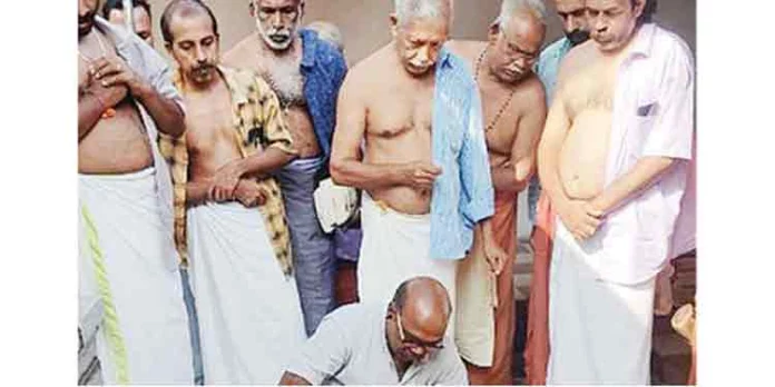 ചാലാപ്പള്ളി വലിയകുന്നം അന്നപൂര്ണേശ്വരി ദേവീക്ഷേത്രത്തില് ശ്രീകോവില് ഉത്തരംവെയ്പ് നടന്നു ചാലാപ്പള്ളി വലിയകുന്നം അന്നപൂര്ണേശ്വരി ദേവീക്ഷേത്രത്തില് ശ്രീകോവില് ഉത്തരംവെയ്പ് നടന്നു
