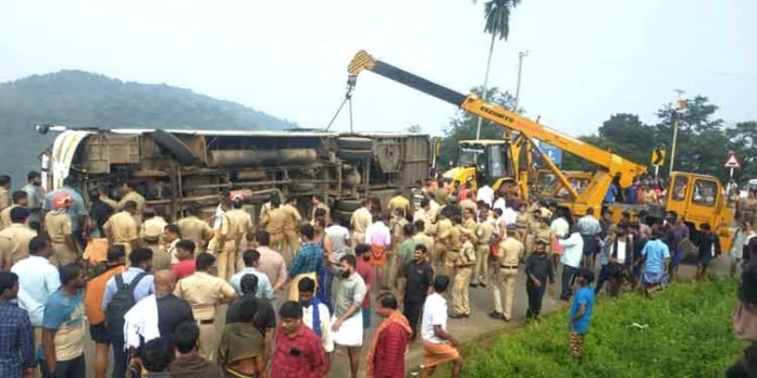 ളാഹയില് ശബരിമല തീര്ഥാടകരുടെ ബസ് മറിഞ്ഞു ; നിരവധിപേര്ക്ക് പരിക്ക് – രക്ഷാപ്രവര്ത്തനം പുരോഗമിക്കുന്നു ളാഹയില് ശബരിമല തീര്ഥാടകരുടെ ബസ് മറിഞ്ഞു ; നിരവധിപേര്ക്ക് പരിക്ക് – രക്ഷാപ്രവര്ത്തനം പുരോഗമിക്കുന്നു