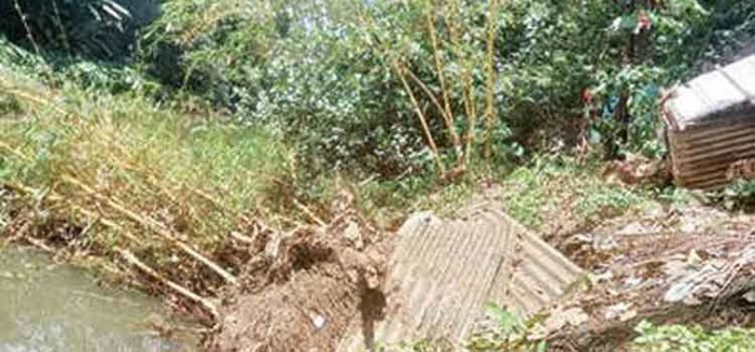 മണിമലയാറിന്റെ കൈവഴിയുടെ തീരം ഇടിഞ്ഞ് താഴുന്നു മണിമലയാറിന്റെ കൈവഴിയുടെ തീരം ഇടിഞ്ഞ് താഴുന്നു