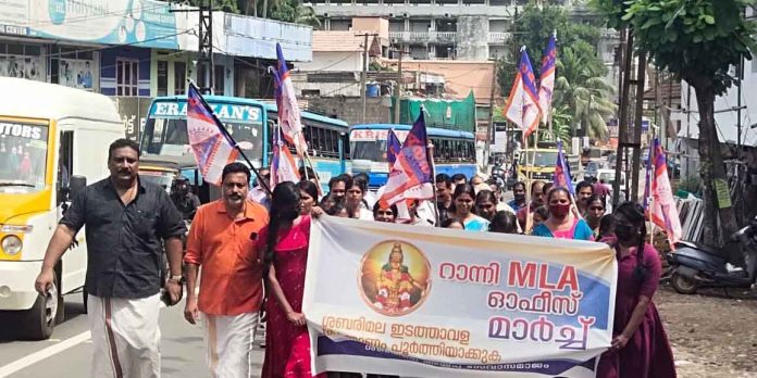 റാന്നി താലൂക്കില് ഇടത്താവളം നിർമ്മിക്കണമെന്നാവശ്യപ്പെട്ട് ശബരിമല അയ്യപ്പ സേവാ സമാജം മാര്ച്ച് നടത്തി റാന്നി താലൂക്കില് ഇടത്താവളം നിർമ്മിക്കണമെന്നാവശ്യപ്പെട്ട് ശബരിമല അയ്യപ്പ സേവാ സമാജം മാര്ച്ച് നടത്തി