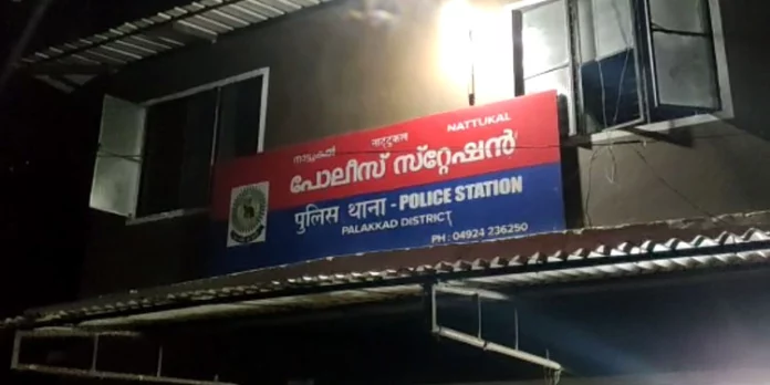 പെണ്കുട്ടിയെ കാണാതായ സംഭവം : കൈകള് കെട്ടിയിട്ടത് പെണ്കുട്ടി തന്നെ പെണ്കുട്ടിയെ കാണാതായ സംഭവം : കൈകള് കെട്ടിയിട്ടത് പെണ്കുട്ടി തന്നെ