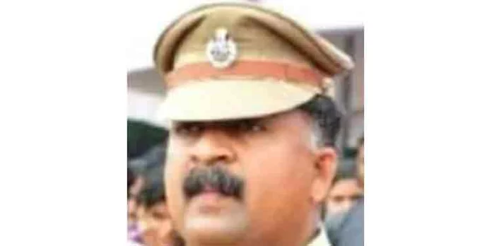 അടിപിടിക്കേസിൽ പിടിച്ചെടുത്ത വാൾ രേഖകളിൽപ്പെടുത്താതെ പ്രതിക്ക് ജാമ്യം ; കരീലക്കുളങ്ങര സ്റ്റേഷൻ ഹൗസ് ഓഫീസർ എം. സുധിലാലിന് സസ്പെൻഷന് അടിപിടിക്കേസിൽ പിടിച്ചെടുത്ത വാൾ രേഖകളിൽപ്പെടുത്താതെ പ്രതിക്ക് ജാമ്യം ; കരീലക്കുളങ്ങര സ്റ്റേഷൻ ഹൗസ് ഓഫീസർ എം. സുധിലാലിന് സസ്പെൻഷന്