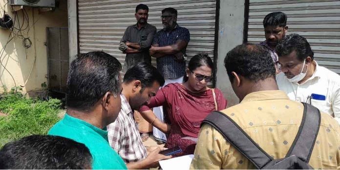 പുനലൂർ മൂവാറ്റുപുഴ സംസ്ഥാന പാത നിർമ്മാണം : കോന്നിയിലെ കുടിവെള്ള പ്രശ്നം പരിഹരിക്കാൻ സംയുക്ത പരിശോധന നടത്തി പുനലൂർ മൂവാറ്റുപുഴ സംസ്ഥാന പാത നിർമ്മാണം : കോന്നിയിലെ കുടിവെള്ള പ്രശ്നം പരിഹരിക്കാൻ സംയുക്ത പരിശോധന നടത്തി