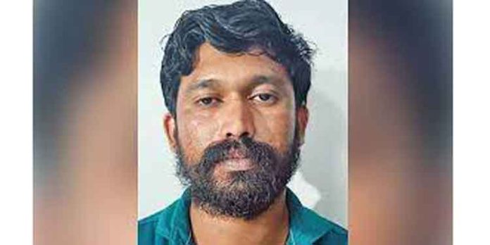 നഗ്നചിത്രങ്ങള് പ്രചരിപ്പിക്കുമെന്ന് ഭീക്ഷണിപ്പെടുത്തി മധ്യവയസ്കയെ പീഡിപ്പിച്ചയാള് അറസ്റ്റില് നഗ്നചിത്രങ്ങള് പ്രചരിപ്പിക്കുമെന്ന് ഭീക്ഷണിപ്പെടുത്തി മധ്യവയസ്കയെ പീഡിപ്പിച്ചയാള് അറസ്റ്റില്