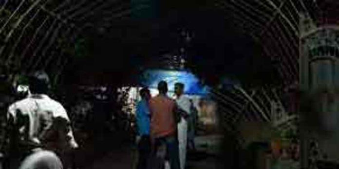 കാക്കയങ്ങാട് പോക്സോ കേസിൽ പ്രതിയായ അധ്യാപകന്റെ വീടിന് നേരെ അക്രമം കാക്കയങ്ങാട് പോക്സോ കേസിൽ പ്രതിയായ അധ്യാപകന്റെ വീടിന് നേരെ അക്രമം