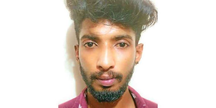 പതിനാറ് വയസ്സുകാരിയെ പ്രണയം നടിച്ച് തട്ടിക്കൊണ്ടുപോയി പീഡിപ്പിച്ച കേസില് പ്രതി അറസ്റ്റില് പതിനാറ് വയസ്സുകാരിയെ പ്രണയം നടിച്ച് തട്ടിക്കൊണ്ടുപോയി പീഡിപ്പിച്ച കേസില് പ്രതി അറസ്റ്റില്