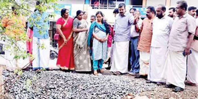 പുനലൂർ-മൂവാറ്റുപുഴ റോഡ് : സുരക്ഷാ ക്രമീകരണങ്ങൾ ഏർപ്പെടുത്തും പുനലൂർ-മൂവാറ്റുപുഴ റോഡ് : സുരക്ഷാ ക്രമീകരണങ്ങൾ ഏർപ്പെടുത്തും