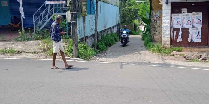 പേങ്ങാട്ടുകടവ് പാലത്തിന്റെ അപ്രോച്ച് റോഡിന്റെ പണി ഇരുട്ടില് തന്നെ പേങ്ങാട്ടുകടവ് പാലത്തിന്റെ അപ്രോച്ച് റോഡിന്റെ പണി ഇരുട്ടില് തന്നെ