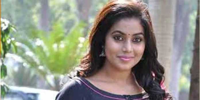 നടി ഷംന കാസിമിനെ തട്ടിക്കൊണ്ടു പോയ കേസിൽ 10 പ്രതികളും ഹാജരാകണo : കോടതി നടി ഷംന കാസിമിനെ തട്ടിക്കൊണ്ടു പോയ കേസിൽ 10 പ്രതികളും ഹാജരാകണo : കോടതി