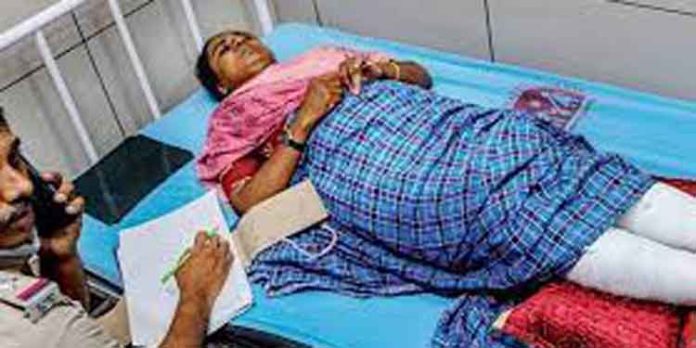 മദ്യപിച്ചു വാഹനമോടിച്ചു ; ചോദ്യം ചെയ്ത വനിതാ കൗൺസിലറെ കാർ കയറ്റി അപായപ്പെടുത്താൻ ശ്രമം മദ്യപിച്ചു വാഹനമോടിച്ചു ; ചോദ്യം ചെയ്ത വനിതാ കൗൺസിലറെ കാർ കയറ്റി അപായപ്പെടുത്താൻ ശ്രമം
