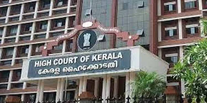 കണക്കില്ലാത്ത ആളുകളെ സ്റ്റാഫില് നിയമിക്കുന്നത് ശരിയല്ല ; മന്ത്രിമാരുടെ പേഴ്സനല് സ്റ്റാഫിന്റെ എണ്ണത്തിന് പരിധി നിശ്ചയിക്കണമെന്ന് ഹൈക്കോടതി കണക്കില്ലാത്ത ആളുകളെ സ്റ്റാഫില് നിയമിക്കുന്നത് ശരിയല്ല ; മന്ത്രിമാരുടെ പേഴ്സനല് സ്റ്റാഫിന്റെ എണ്ണത്തിന് പരിധി നിശ്ചയിക്കണമെന്ന് ഹൈക്കോടതി