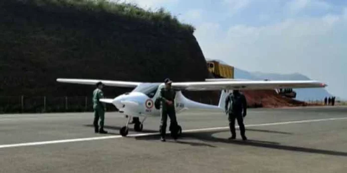 രണ്ട് തവണ പരാജയപ്പെട്ടെങ്കിലും തടസം മാറ്റി വണ്ടിപ്പെരിയാര് സത്രം എയര്സ്ട്രിപ്പില് വിമാനമിറക്കി രണ്ട് തവണ പരാജയപ്പെട്ടെങ്കിലും തടസം മാറ്റി വണ്ടിപ്പെരിയാര് സത്രം എയര്സ്ട്രിപ്പില് വിമാനമിറക്കി