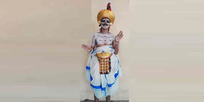 ചാക്യാർ കൂത്തിൽ ജേഷ്ഠന്റെ അനുഗ്രഹത്താൽ സുമിത് തന്നെ ഒന്നാമത് ചാക്യാർ കൂത്തിൽ ജേഷ്ഠന്റെ അനുഗ്രഹത്താൽ സുമിത് തന്നെ ഒന്നാമത്