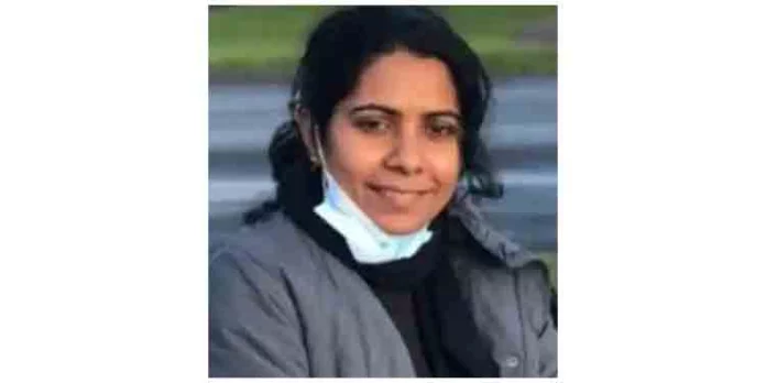 യുകെയില് മലയാളി നഴ്സ് ജോലിക്കിടെ കുഴഞ്ഞുവീണ് മരിച്ചു യുകെയില് മലയാളി നഴ്സ് ജോലിക്കിടെ കുഴഞ്ഞുവീണ് മരിച്ചു
