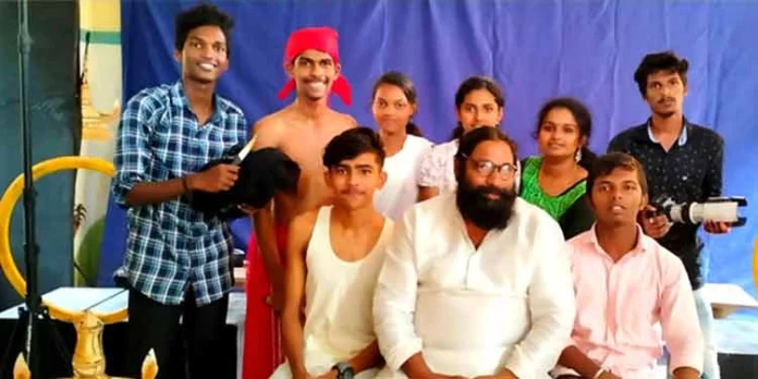 കരിങ്കോഴി : സമകാലിക സംഭവങ്ങളെ കോര്ത്തിണക്കിയ നാടകം ഒന്നാമതെത്തി കരിങ്കോഴി : സമകാലിക സംഭവങ്ങളെ കോര്ത്തിണക്കിയ നാടകം ഒന്നാമതെത്തി