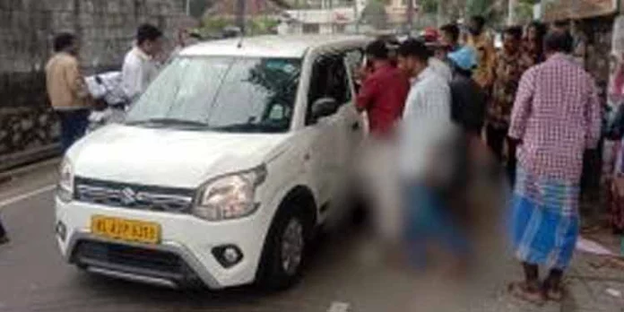 വീണ്ടും പ്രണയപ്പക ; കൊച്ചിയില് യുവതിക്ക് നടുറോഡില് വെട്ടേറ്റു വീണ്ടും പ്രണയപ്പക ; കൊച്ചിയില് യുവതിക്ക് നടുറോഡില് വെട്ടേറ്റു