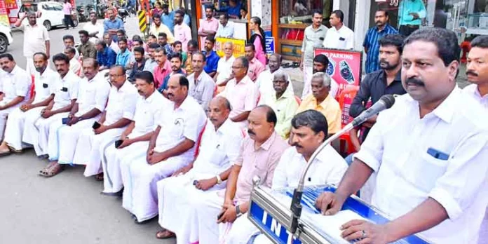 നിത്യോപയോഗ സാധനങ്ങളുടെ വിലക്കയറ്റം ; ഐ എൻ ടി യു സി സായാഹ്ന ധർണ്ണ നടത്തി നിത്യോപയോഗ സാധനങ്ങളുടെ വിലക്കയറ്റം ; ഐ എൻ ടി യു സി സായാഹ്ന ധർണ്ണ നടത്തി