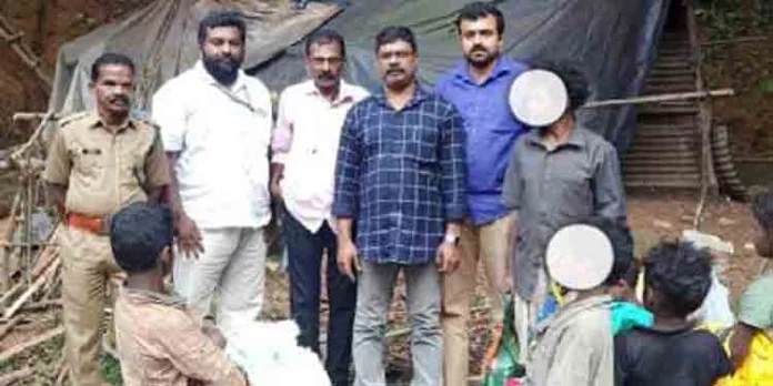 പത്തനംതിട്ട ഗവി ആനത്തോട് വനത്തിൽ ബുദ്ധിമുട്ടിൽ കഴിയുന്ന കുഞ്ഞുങ്ങൾക്കും കുടുംബത്തിനും ചൈൽഡ് പ്രൊട്ടക്റ്റ് ടീം അവശ്യ സാധനങ്ങൾ എത്തിച്ച് നൽകി പത്തനംതിട്ട ഗവി ആനത്തോട് വനത്തിൽ ബുദ്ധിമുട്ടിൽ കഴിയുന്ന കുഞ്ഞുങ്ങൾക്കും കുടുംബത്തിനും ചൈൽഡ് പ്രൊട്ടക്റ്റ് ടീം അവശ്യ സാധനങ്ങൾ എത്തിച്ച് നൽകി