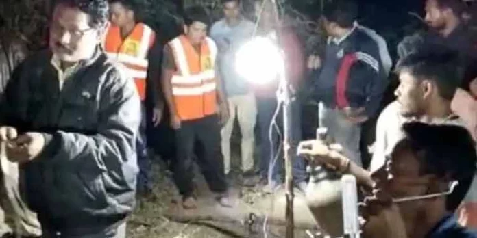 ബിട്ടുളില് എട്ടു വയസുകാരന് കുഴല് കിണറില് വീണു ബിട്ടുളില് എട്ടു വയസുകാരന് കുഴല് കിണറില് വീണു