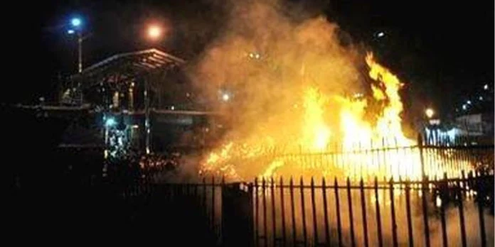 അഗ്നിരക്ഷാസേനയുടെ ഇടപെടല് ; ആഴിയിലേക്ക് അബദ്ധത്തില് വീണ മൊബൈല് ഫോണ് വീണ്ടെടുത്തു അഗ്നിരക്ഷാസേനയുടെ ഇടപെടല് ; ആഴിയിലേക്ക് അബദ്ധത്തില് വീണ മൊബൈല് ഫോണ് വീണ്ടെടുത്തു