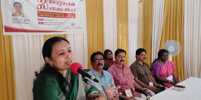 കുട്ടികളെ കേള്ക്കാനുള്ള ഇടങ്ങള് സൃഷ്ടിക്കണം – മന്ത്രി വീണാ ജോര്ജ് കുട്ടികളെ കേള്ക്കാനുള്ള ഇടങ്ങള് സൃഷ്ടിക്കണം – മന്ത്രി വീണാ ജോര്ജ്