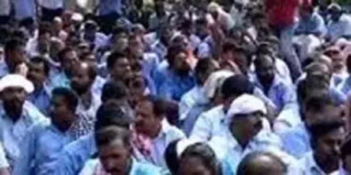 കെഎസ്ആര്ടിസി ജീവനക്കാര് കാക്കി യൂണിഫോമിലേക്ക് മടങ്ങുന്നു ; മാറ്റം ജനുവരി മുതല് കെഎസ്ആര്ടിസി ജീവനക്കാര് കാക്കി യൂണിഫോമിലേക്ക് മടങ്ങുന്നു ; മാറ്റം ജനുവരി മുതല്
