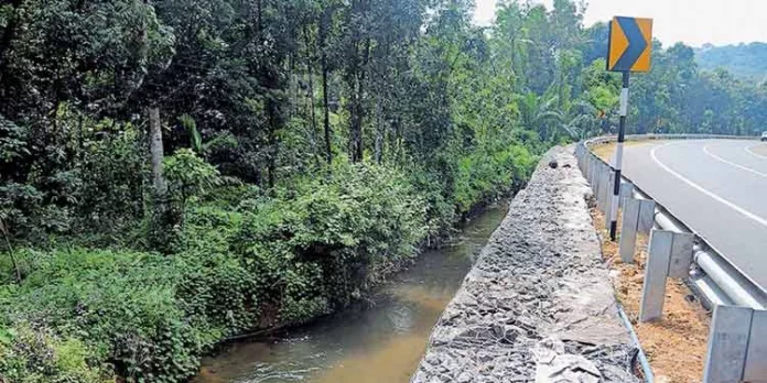 ചെത്തോങ്കര വലിയതോടിന്റെ വീതി കൂട്ടല് പണി പുനരാരംഭിച്ചില്ല ; മന്ത്രിയെ സമീപിക്കുമെന്ന് സമീപവാസികള് ചെത്തോങ്കര വലിയതോടിന്റെ വീതി കൂട്ടല് പണി പുനരാരംഭിച്ചില്ല ; മന്ത്രിയെ സമീപിക്കുമെന്ന് സമീപവാസികള്