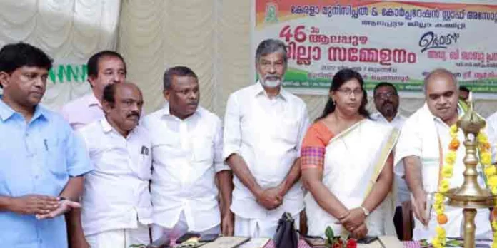 കോര്പ്പറേറ്റുകളുടെ പിന്നാലെ പോകുന്ന സര്ക്കാരിനെ ഇടതുപക്ഷം എന്നു വിളിക്കാനുള്ള ധാര്മ്മിക അവകാശമില്ല : അഡ്വ.ബി.ബാബു പ്രസാദ് കോര്പ്പറേറ്റുകളുടെ പിന്നാലെ പോകുന്ന സര്ക്കാരിനെ ഇടതുപക്ഷം എന്നു വിളിക്കാനുള്ള ധാര്മ്മിക അവകാശമില്ല : അഡ്വ.ബി.ബാബു പ്രസാദ്