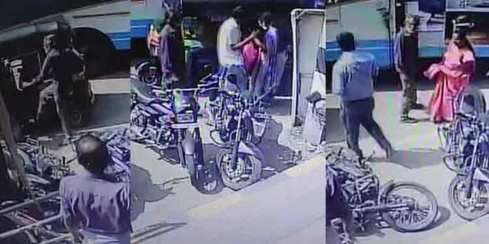 വെള്ളനാട് ജംഗ്ഷനില് വെച്ച് വീട്ടമ്മയെ മധ്യവയസ്കൻ ചവിട്ടി വീഴ്ത്തി വെള്ളനാട് ജംഗ്ഷനില് വെച്ച് വീട്ടമ്മയെ മധ്യവയസ്കൻ ചവിട്ടി വീഴ്ത്തി