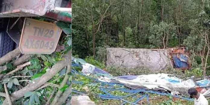 വയനാട് ചുരത്തിൽ ലോറി താഴ്ചയിലേക്ക് മറിഞ്ഞ് ഡ്രൈവർക്ക് ഗുരുതര പരിക്ക് വയനാട് ചുരത്തിൽ ലോറി താഴ്ചയിലേക്ക് മറിഞ്ഞ് ഡ്രൈവർക്ക് ഗുരുതര പരിക്ക്