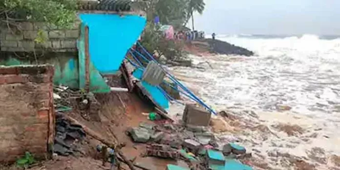 മാന്ഡസ് ചുഴലിക്കാറ്റില് തമിഴ്നാട്ടില് നാല് പേർ കൊല്ലപ്പെട്ടു മാന്ഡസ് ചുഴലിക്കാറ്റില് തമിഴ്നാട്ടില് നാല് പേർ കൊല്ലപ്പെട്ടു