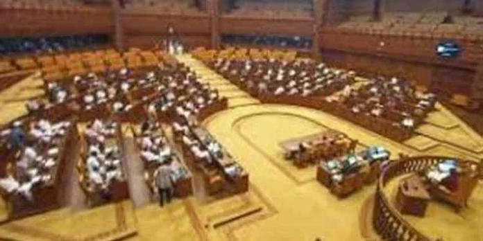 ലഹരിമാഫിയയുടെ ഭരണപക്ഷ ബന്ധം : നിയമസഭ പ്രക്ഷുബ്ധം ലഹരിമാഫിയയുടെ ഭരണപക്ഷ ബന്ധം : നിയമസഭ പ്രക്ഷുബ്ധം