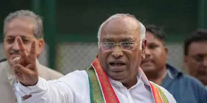 ഹിമാചൽ പ്രദേശിലെ വിജയം പാർട്ടി ഐക്യത്തോടെ പ്രവർത്തിച്ചാൽ ഫലമുണ്ടാകും എന്നതിന് തെളിവാണെന്ന് ഖാർഗെ ഹിമാചൽ പ്രദേശിലെ വിജയം പാർട്ടി ഐക്യത്തോടെ പ്രവർത്തിച്ചാൽ ഫലമുണ്ടാകും എന്നതിന് തെളിവാണെന്ന് ഖാർഗെ